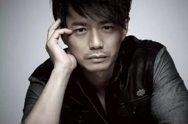 段宏奕错过陶虹，为什么很多人的感情，往往因为自卑而结束？