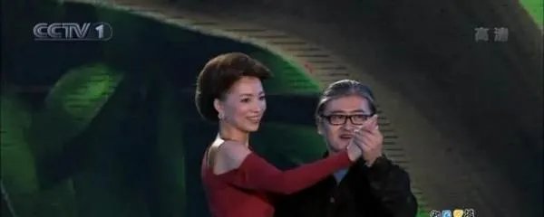 如何评价董卿的长相?