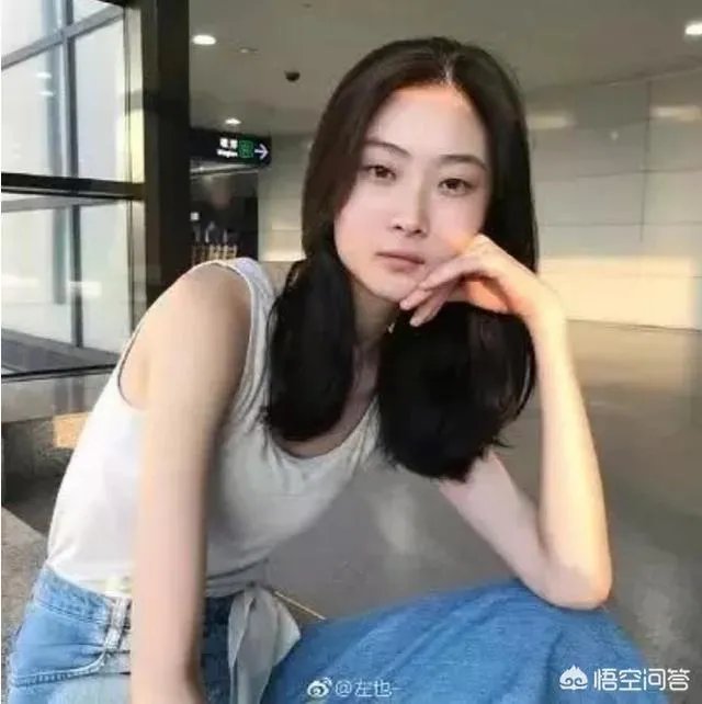 D&G拍摄涉嫌辱华广告的中国模特被网友扒出,叫左也,你觉得她有错吗?