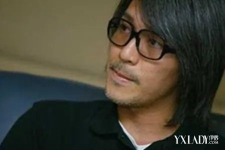 周星驰国外采访发火怒骂揭秘其怒骂外国记者的原因