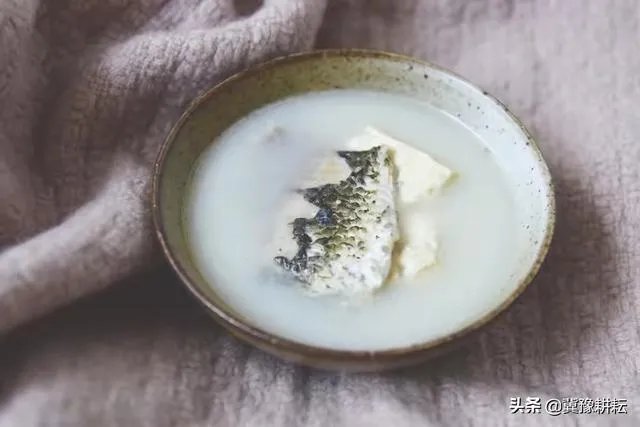 鱼塘随便放三四条小鲫鱼能繁殖越来越多吗？