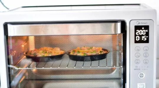 家庭烤箱烤披萨的做法