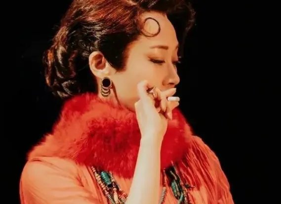 53岁许晴新片被换脸，出演的角色遭全面除名，究竟发生了什么？