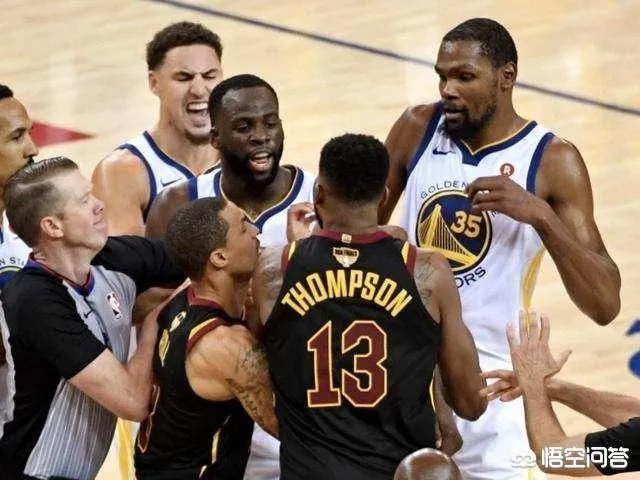 TT打格林事件最新进展，格林调侃卡戴珊和詹姆斯在先，你怎么看？