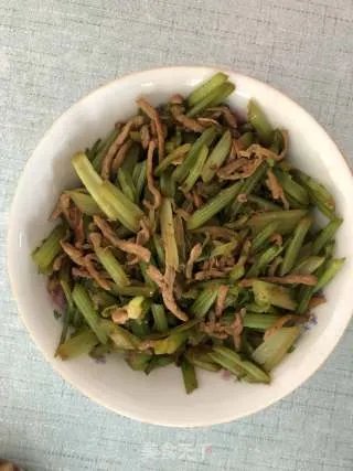 芹菜炒肉丝