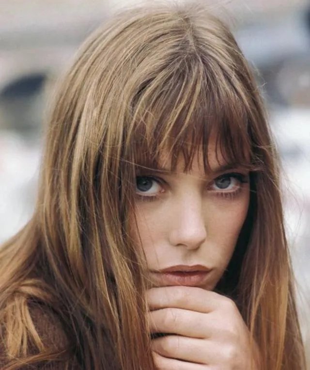 大方脸女孩适合什么发型呀？