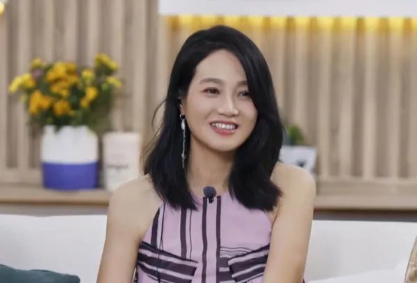 39岁朱丹怀孕7个月，深夜直播带货状态怎么样呢？