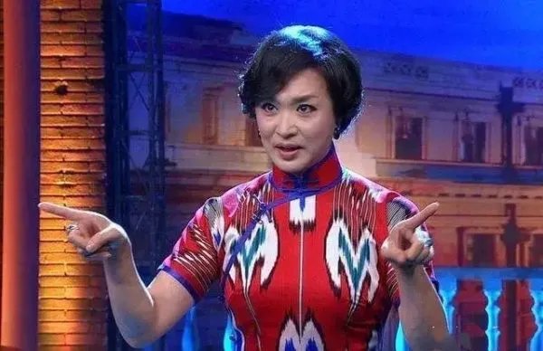 曹可凡炮轰真人秀，惹恼金星发文怒骂，两个人到底谁有错？