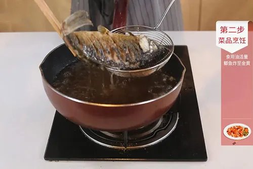 红烧鲫鱼的做法 红烧鲫鱼的家常做法