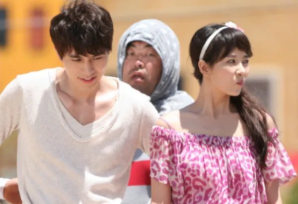 谁知道《女人的香气》的结局,女主角死了没有?