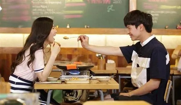 情侣之间谈恋爱，怎么称呼才合适？