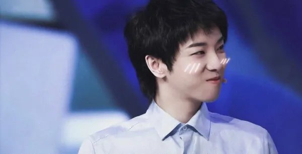 一件事情华晨宇也在微博里面阐述了一个这个女儿真的是非常的可爱