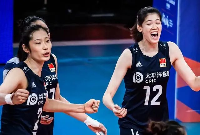 今晚女排3：0战胜俄罗斯，朱婷和李盈盈谁发挥的更好？