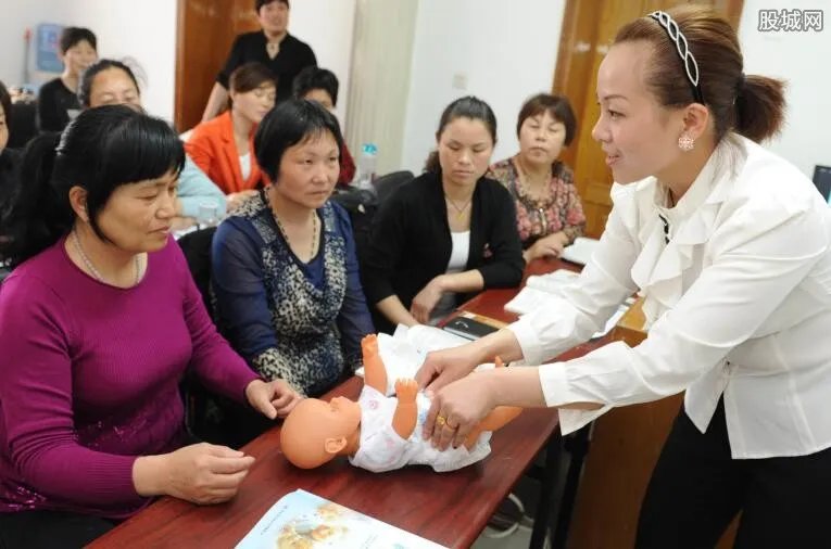 住家保姆多少钱一个月 2017年住家保姆多少钱