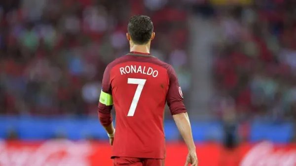 C罗斩获欧洲杯金靴后发声,他说了些什么?