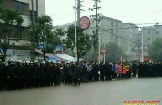 富士康江西千名工人上街游行 发生什么事了?