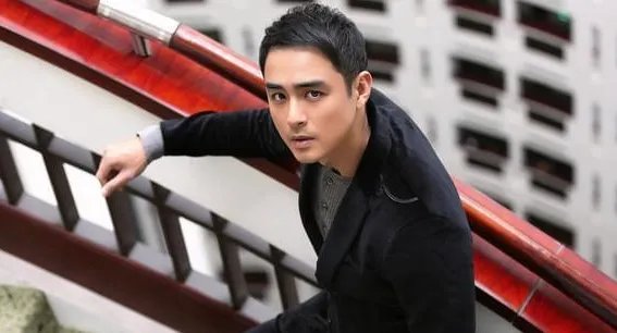 《追光吧哥哥》明道被吐槽烟熏妆,油腻,偶像剧王子光环怎么就不在了?