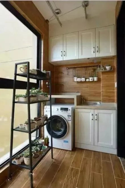 原来阳台要这样装,一下解决两个问题,洗衣、收纳两全其美!