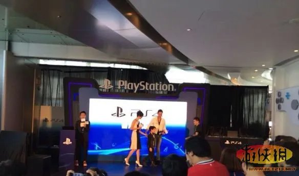 亚洲首发!PS4 12月17日登陆香港 售价3380港币