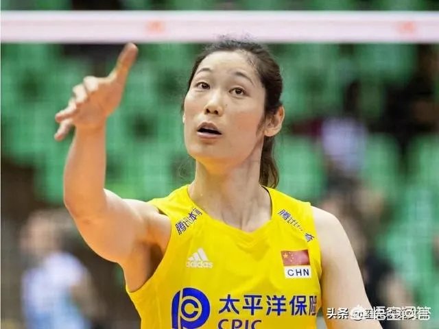 北仑站女排最后一战，大美女姚笛在场下捂嘴偷笑，朱婷还手舞足蹈的发生了什么？