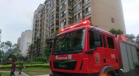 桂林一小区发生火灾，民房起火该如何自救？