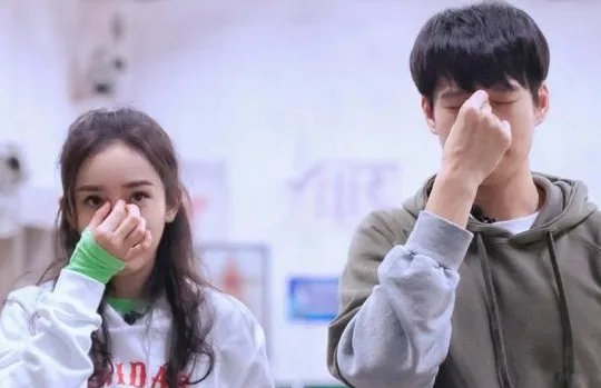 被曝月底官宣领证后,杨幂魏大勋现身心情好,恋情是否已经实锤?