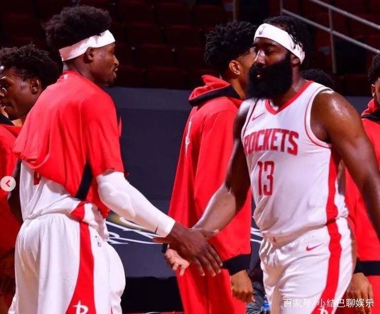 火箭大胜马刺，休城小将受伤坐轮椅离场了吗？