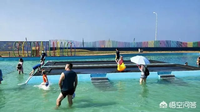 一家三口到威海旅游三天,有哪些景点、住宿和美食值得推荐?