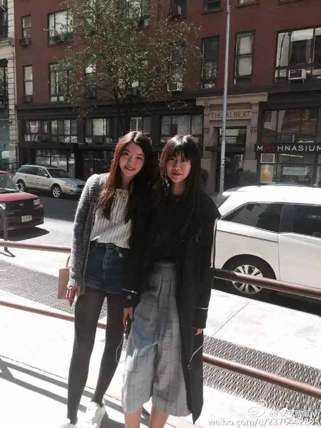 王中磊闺女晒长腿照，娱乐圈大佬们的千金都长什么样？