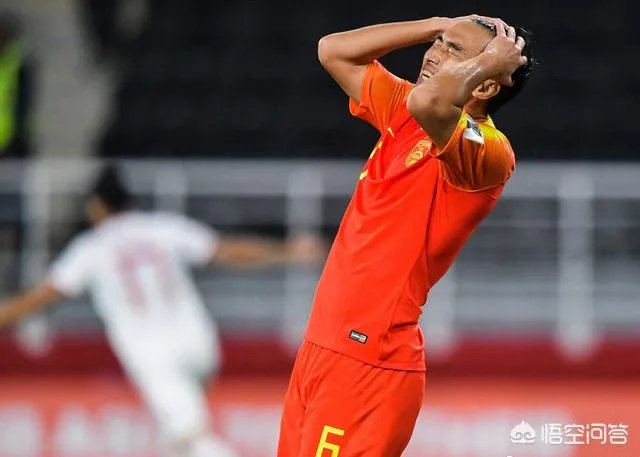 冯潇霆被恒大下放至预备队后，众多体坛大佬纷纷为其鸣不平，这种抱团方式你怎么看？