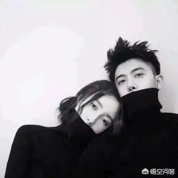 有没有这个图片的情侣头像呀？