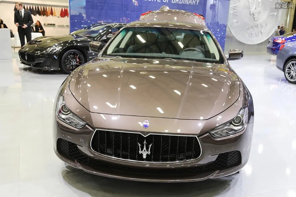 玛莎拉蒂冲进水塘 玛莎拉蒂最便宜的车多少钱