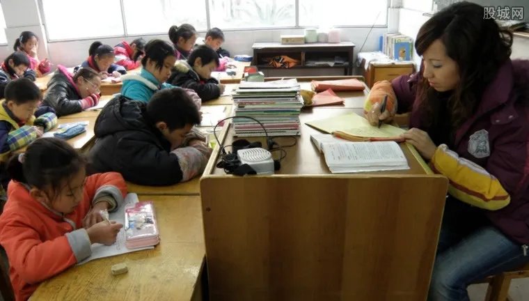 年薪最高50万 教师的工资到底有多高?