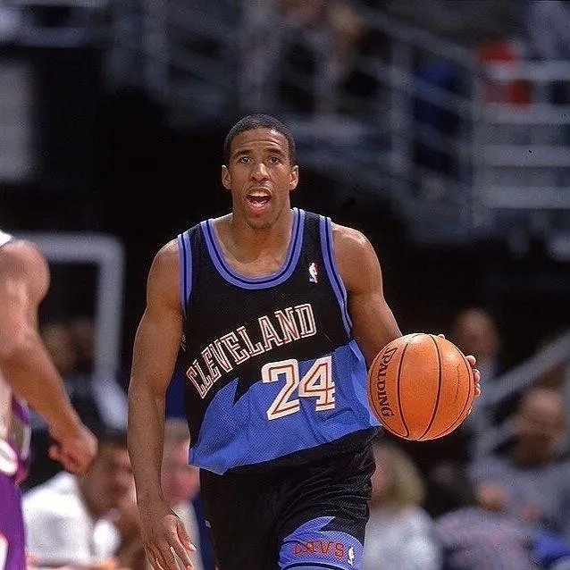 安德烈·米勒的球技如何?和马刺队的整体风格相融吗?