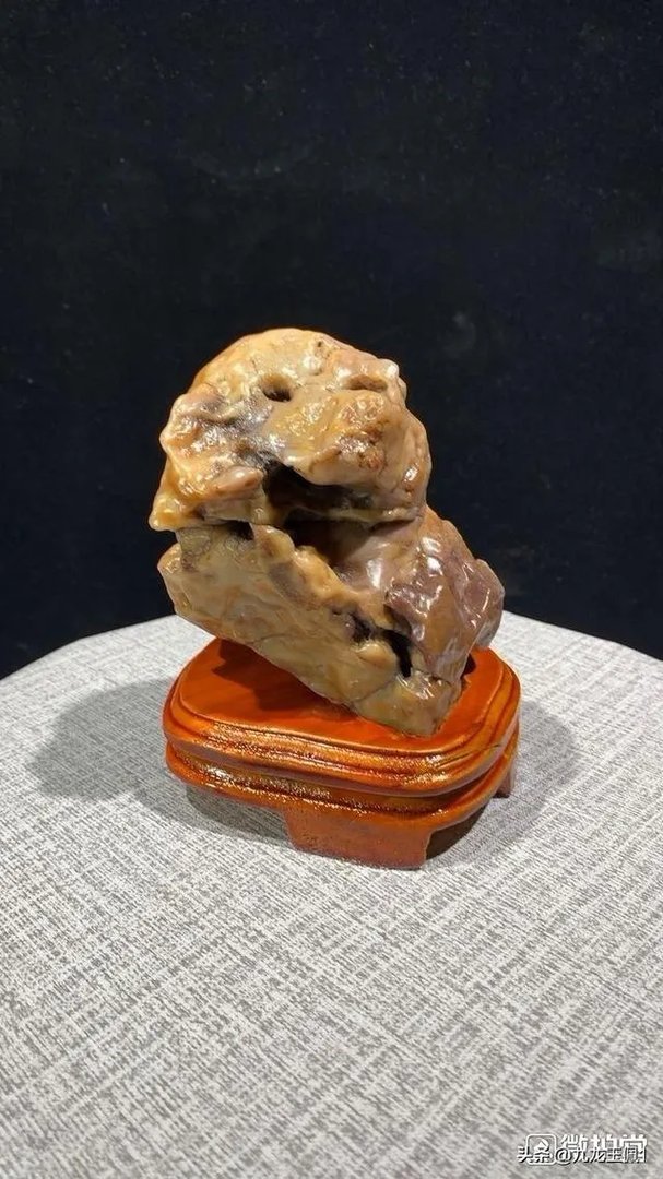 给自己国家制造的第一首航母起名，三个字？