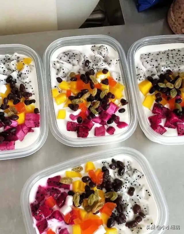 最近很烦恼，开了一家水果捞的饮品店，生意不怎么样一天就四五单。吃饭钱都不够，各位网友有什么好办法吗？