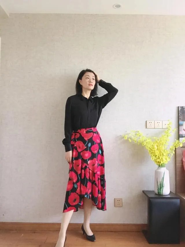 大家能否推荐下适合职场女性的服装品牌？穿上走路带风那种？