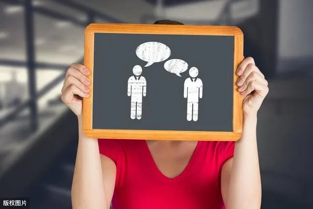 微信请假领导没回，女子旅游5天后归来被开除，你觉得谁对谁错？