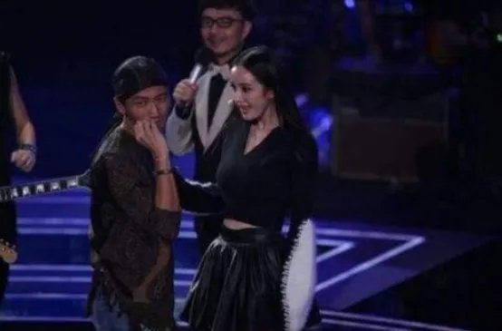 谢霆锋首回应与杨幂绯闻，再强调与王菲感情稳定但不会结婚，你怎么看？