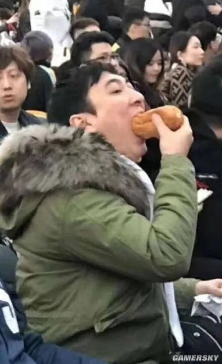 央视官微祝贺《英雄联盟》S8全球总决赛iG夺冠 王思聪登顶微博热搜榜