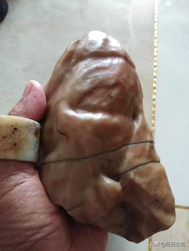 石友们，把你们的新疆和田玉、籽料原石和天然奇石发个图出来让石友们看看学习下？