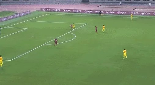 如何评价冯潇霆在微博上回应球迷抨击？