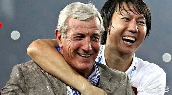 如何评价武汉卓尔主帅李铁的执教能力？