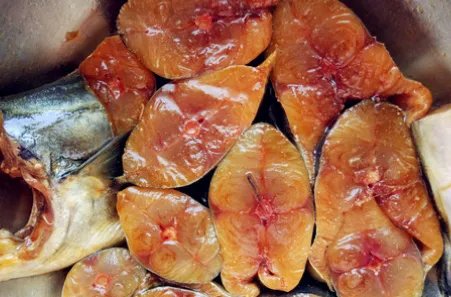 别人给的白洋淀的熏鱼，怎么吃啊直接吃吗