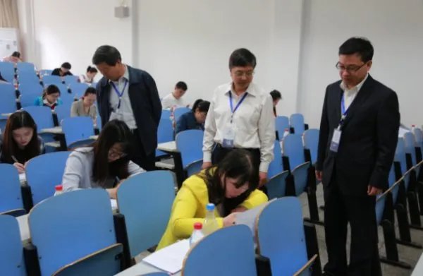 全国翻译资格考试是否分人事部的和教育部的？