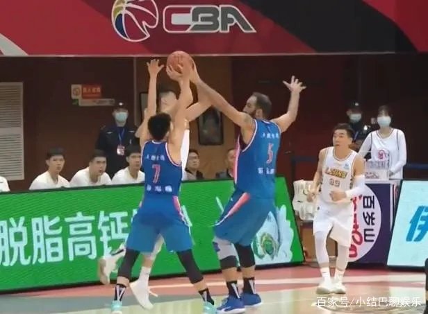 广厦男篮三分绝杀被犯规,李春江为何大闹技术台?