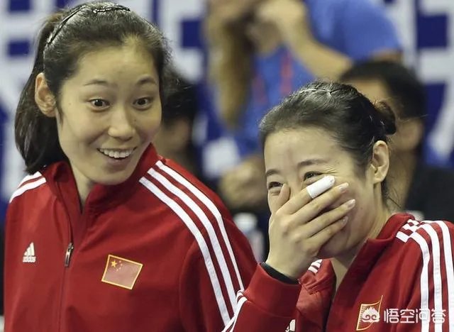 北仑站女排最后一战，大美女姚笛在场下捂嘴偷笑，朱婷还手舞足蹈的发生了什么？