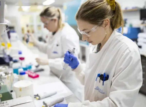 新冠疫苗鼻腔滴入可起到免疫效果具体是什么情况呢？