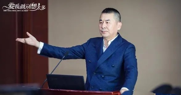 《爱我就别想太多》薛瑛是什么结局？人财两空