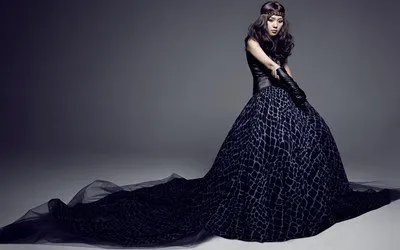 周笔畅在金鹰节颁奖晚会上献唱，你觉得她此次造型怎么样？